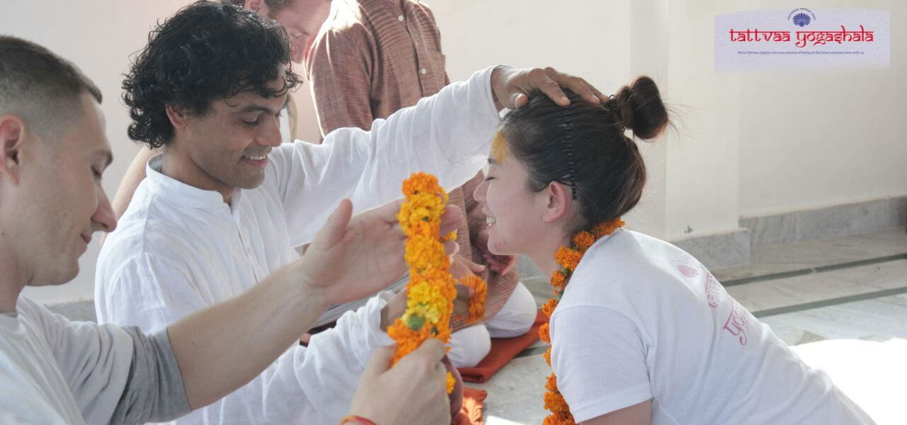 500-timmars yogalärarutbildning Rishikesh