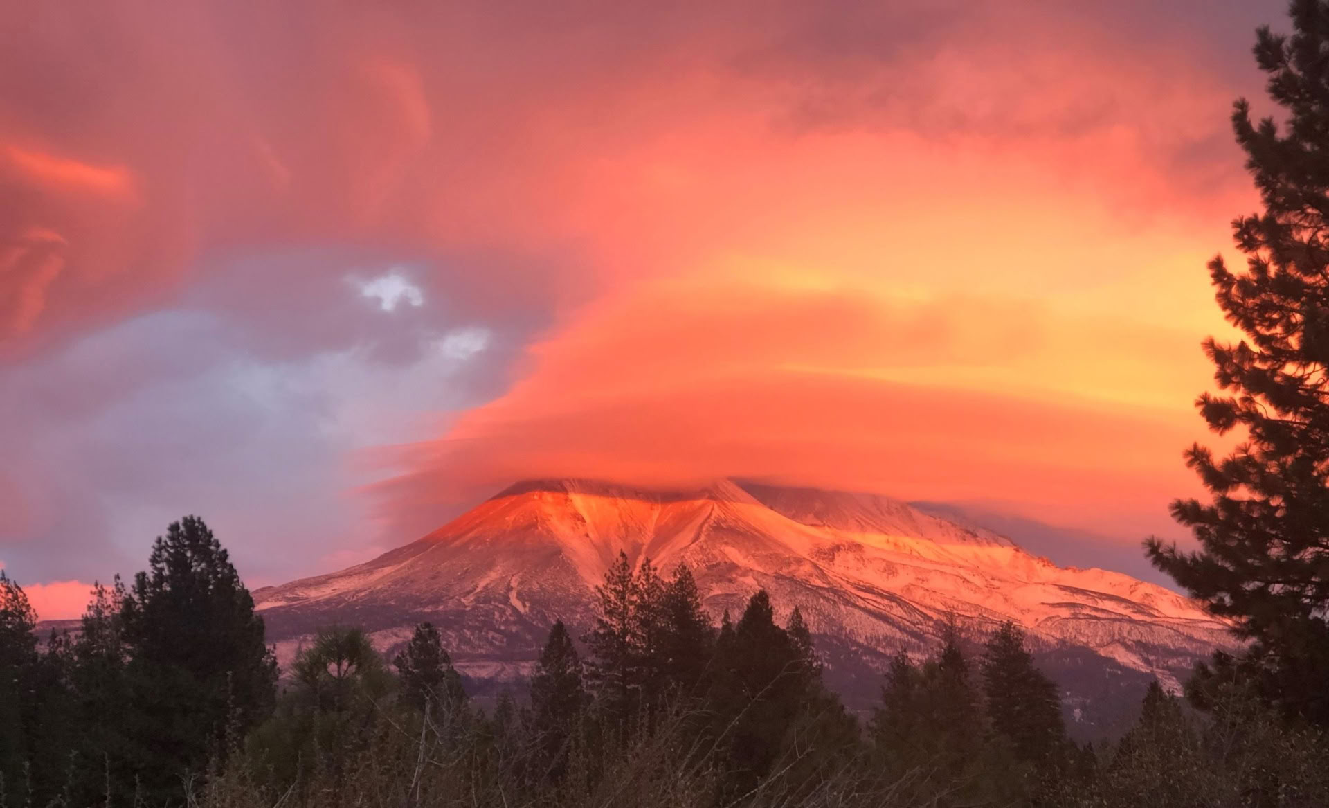 Premiumretreater vid Mount Shasta