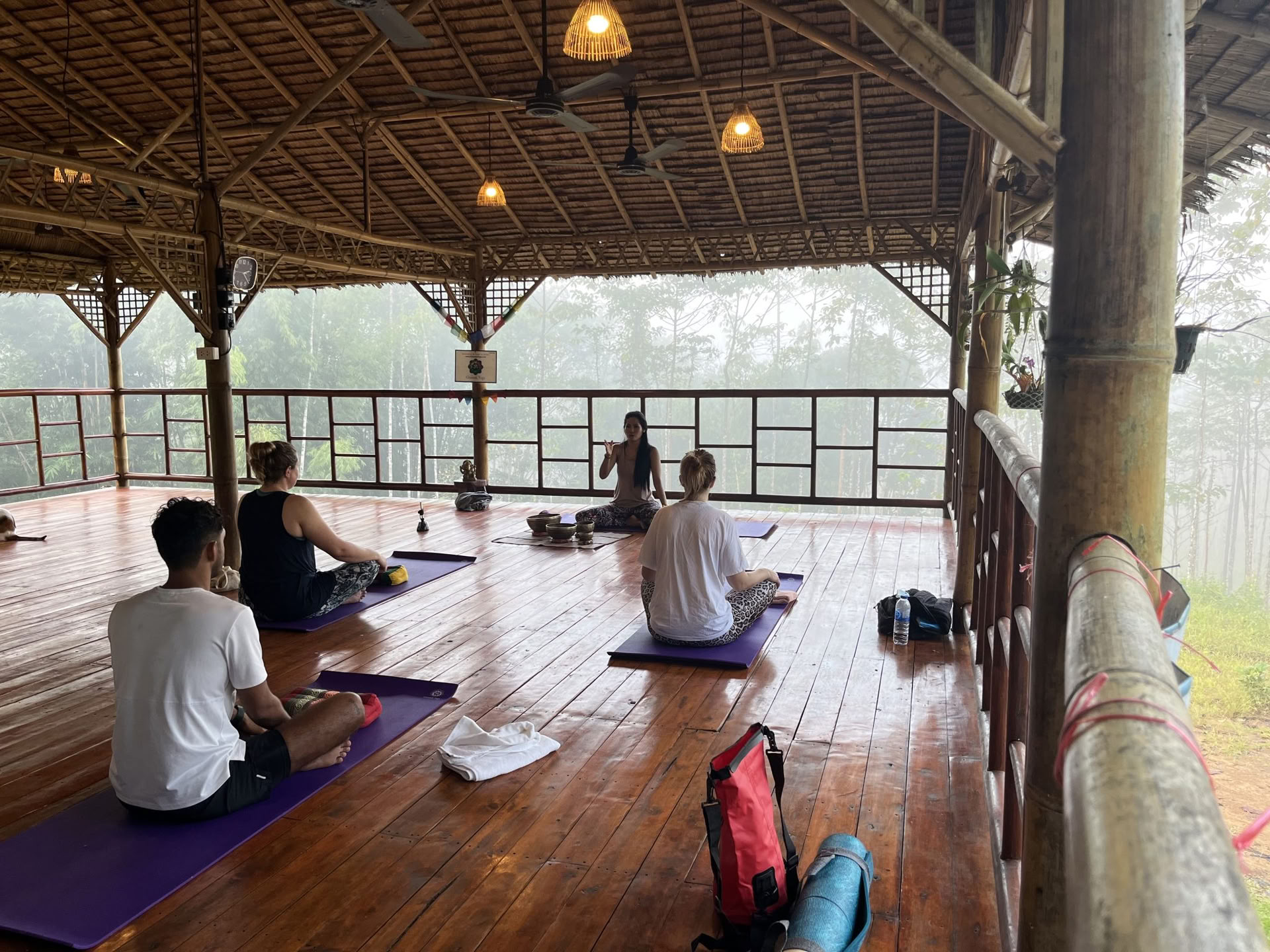 Gruppklass: Hathayoga + thaimeditation