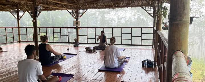 Gruppklass: Hathayoga + thaimeditation