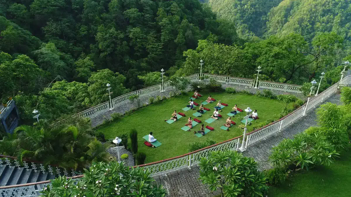 300 timmars yogalärarutbildning i Rishikesh – 13 aug–11 sep 2026
