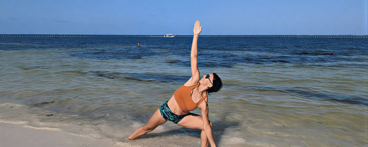 Het yoga, vinyasa och handstående med Michael och Sindy!