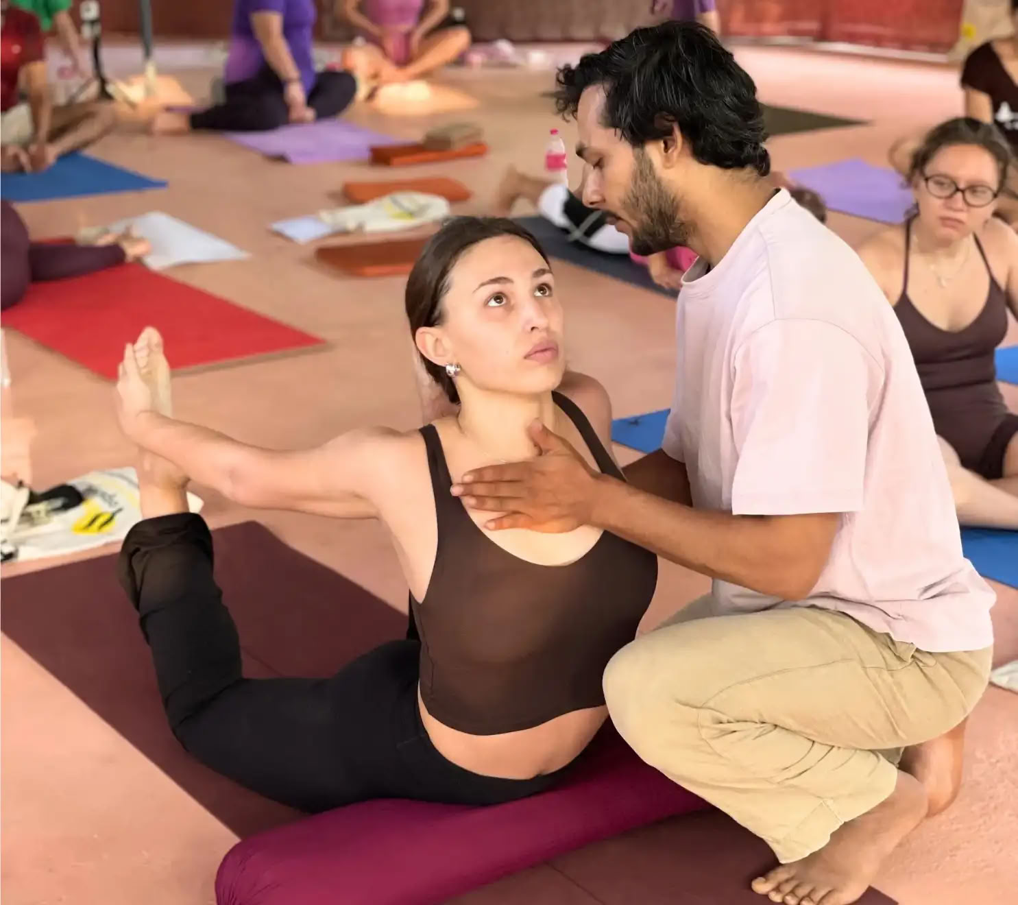 300-timmars yogalärarutbildning i Kerala – 3 nov – 30 nov 2026