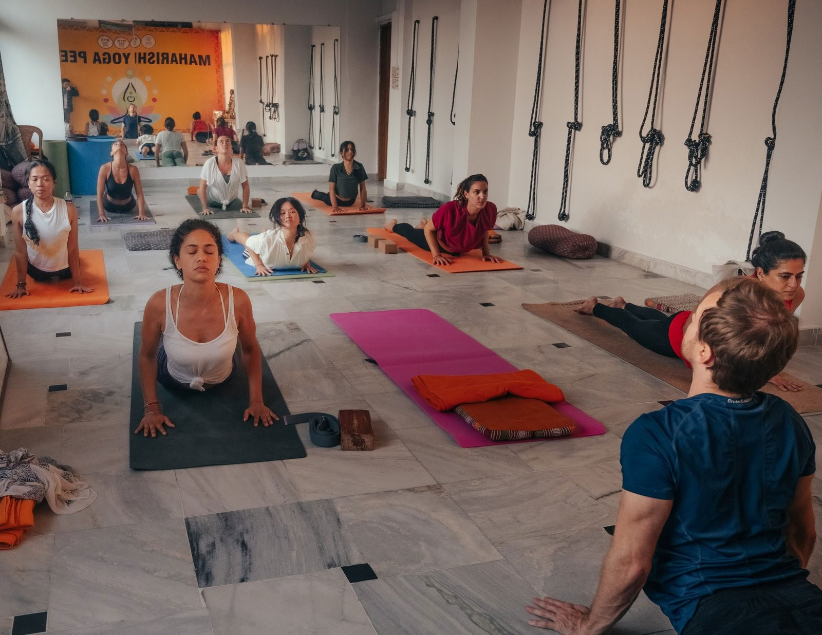 Special 200-timmars yogalärarutbildning i Rishikesh – 3–30 mars 2026