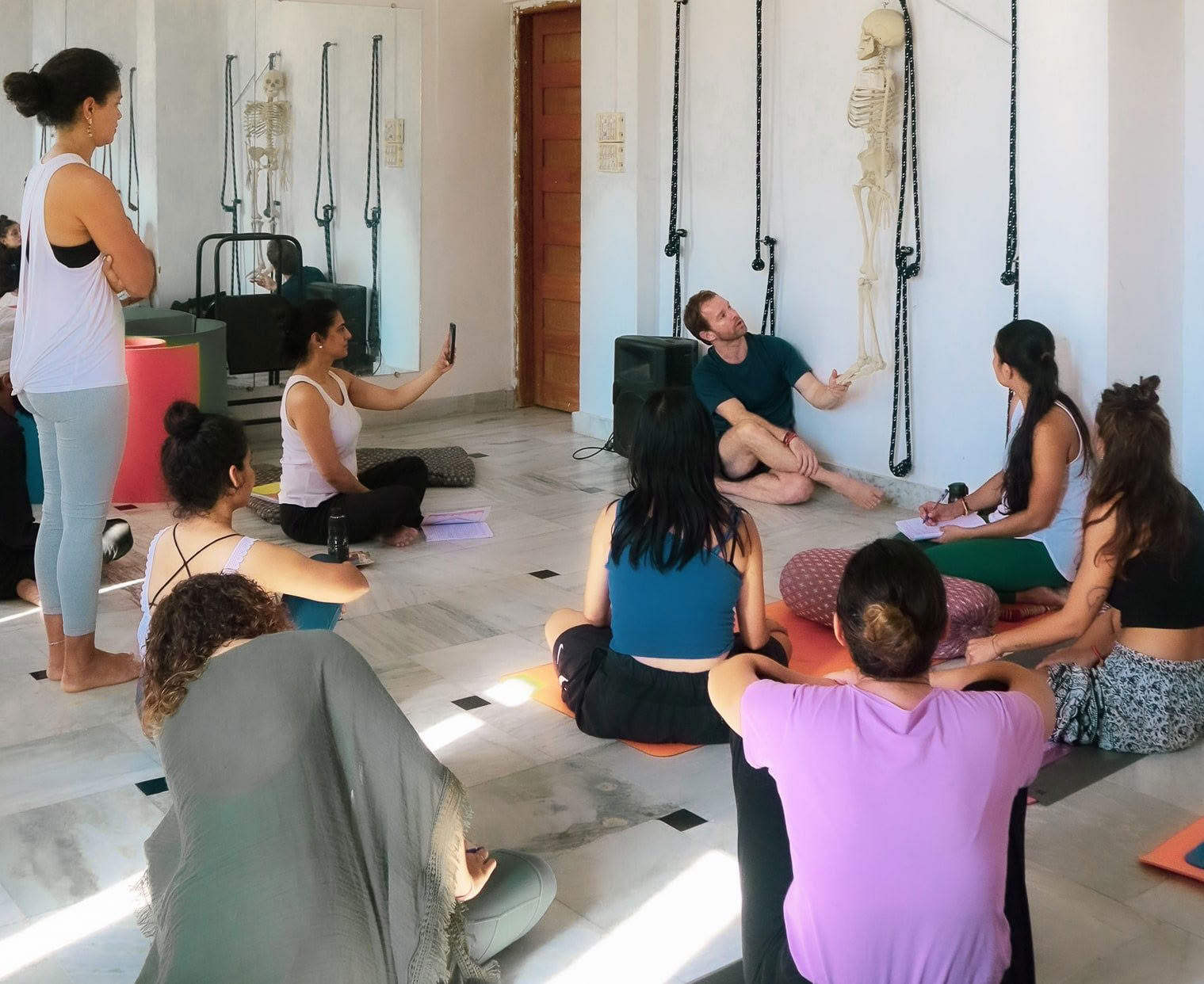 Special 200-timmars yogalärarutbildning i Rishikesh – 3–30 mars 2026