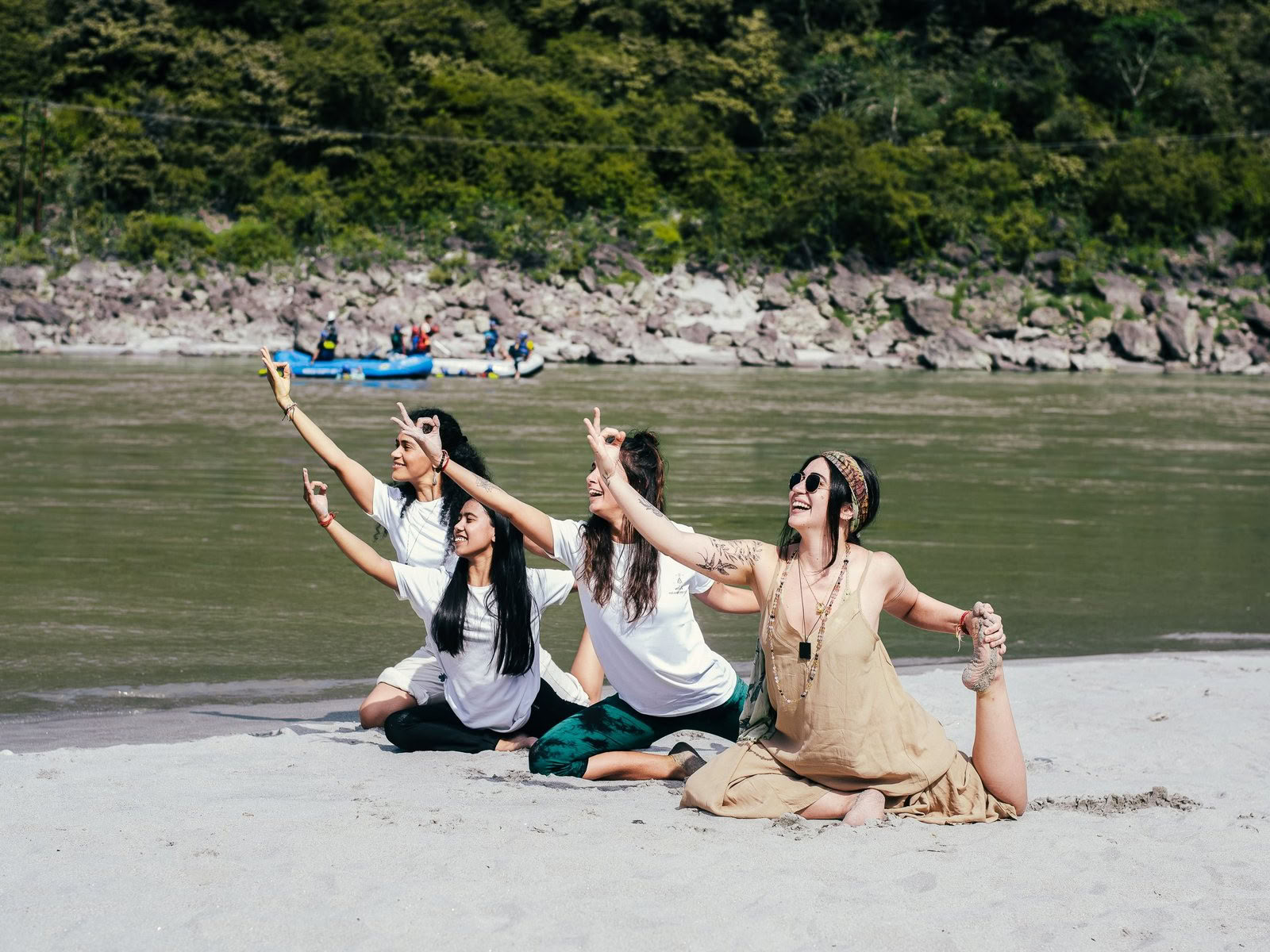 Special 200-timmars yogalärarutbildning i Rishikesh – 3–30 okt 2026