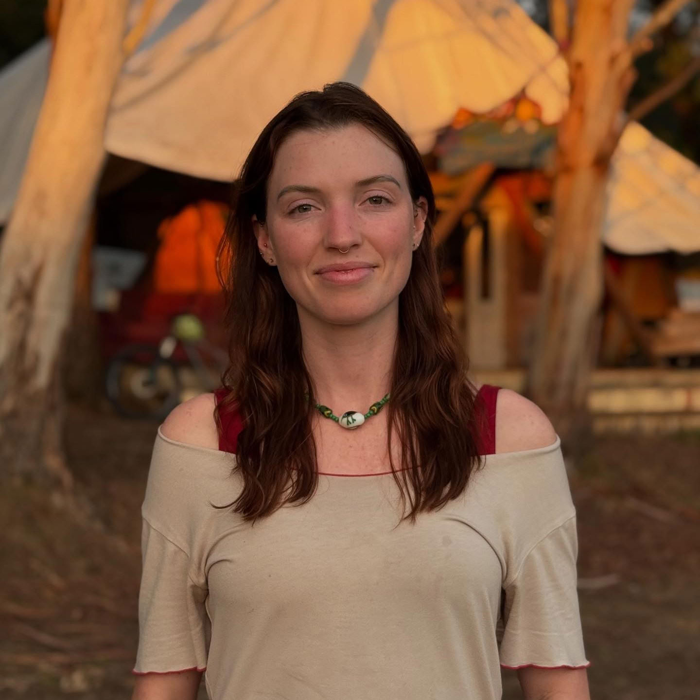 BackMitra Yoga med Neesha