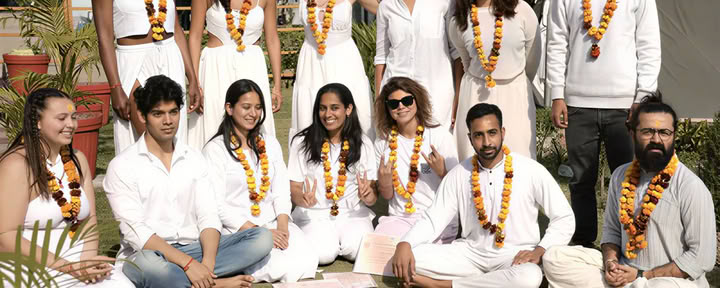 Aerialyoga TTC i Rishikesh