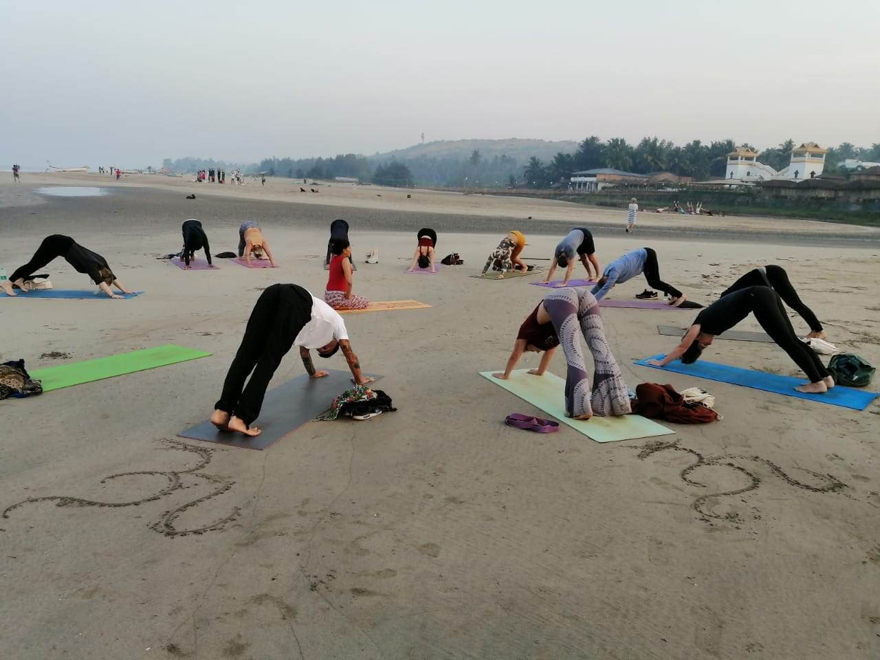 30-dagars lycksalig yoga-retreat / semester