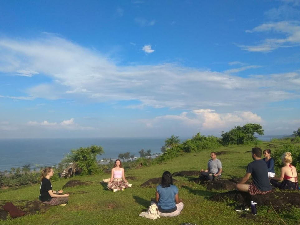 30-dagars lycksalig yoga-retreat / semester