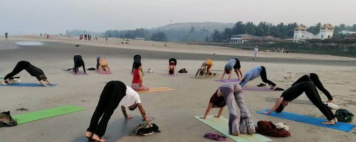 30-dagars lycksalig yoga-retreat / semester