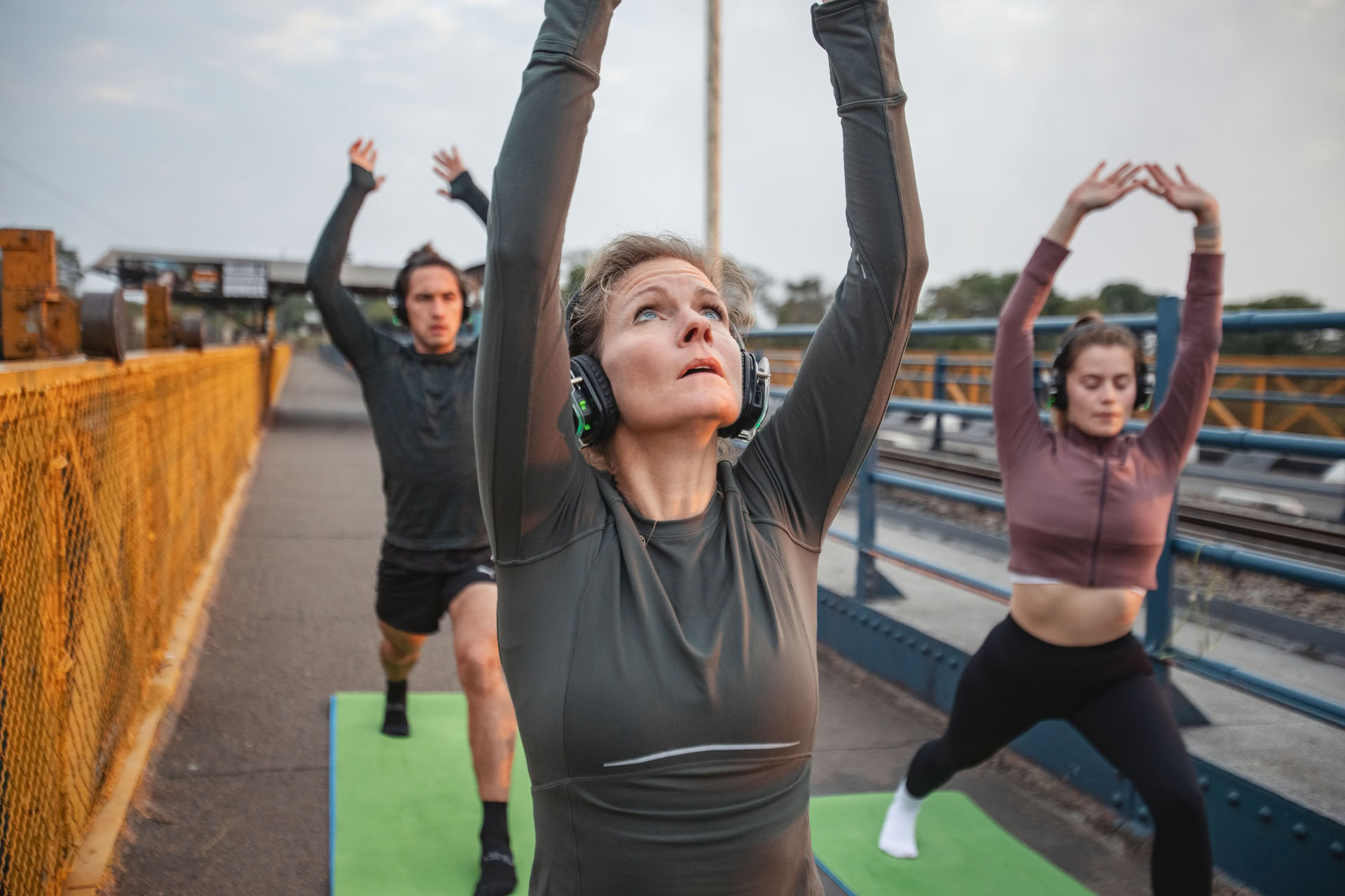 Yoga på bron