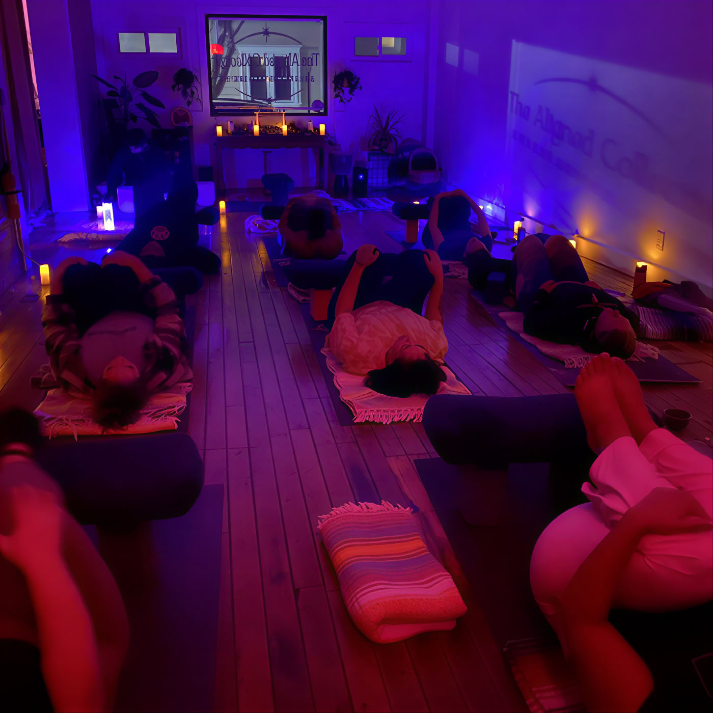 Ljuslevande återhämtande yoga (Samantha)