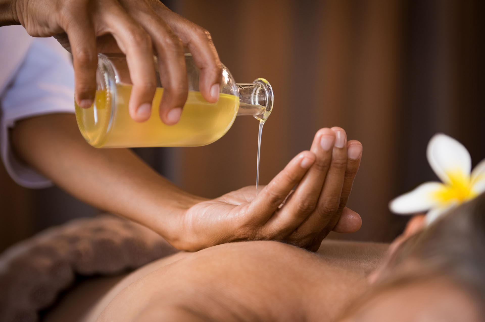 Thaimassage & oljemassage för ryggen
