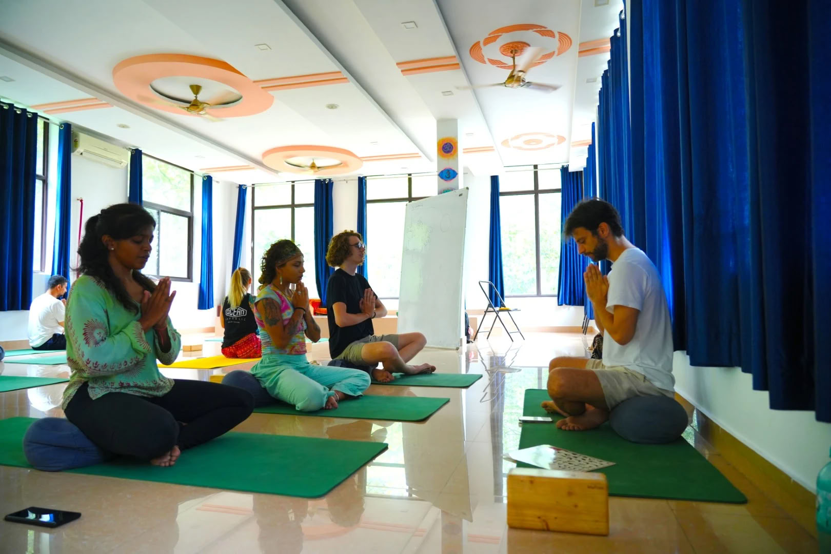 Gravid- och postnatal yogalärarutbildning i Rishikesh, Indien