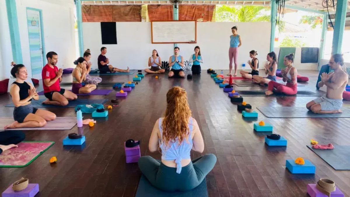 100-timmars lärarutbildning i yoga i flera stilar i Rishikesh