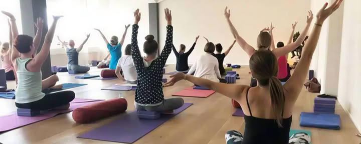 100-timmars lärarutbildning i yoga i flera stilar i Rishikesh