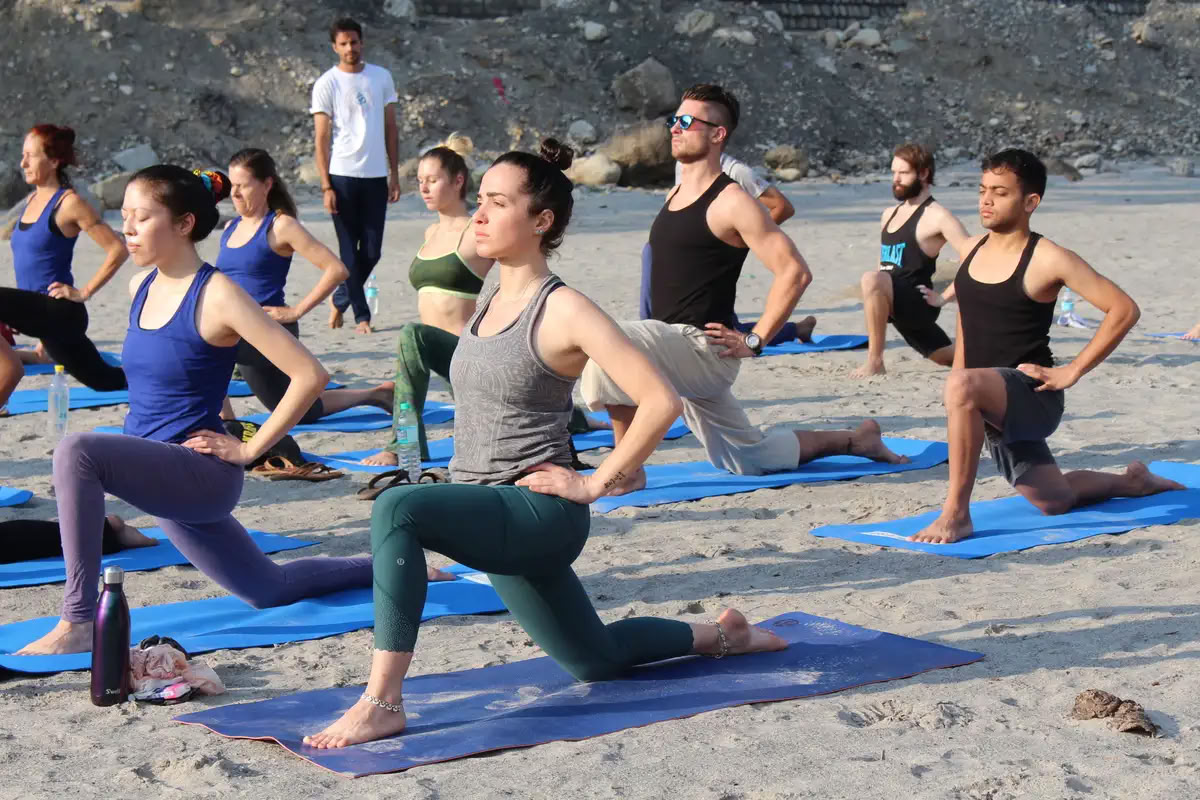 100-timmars flerstils yogalärarutbildning i Rishikesh