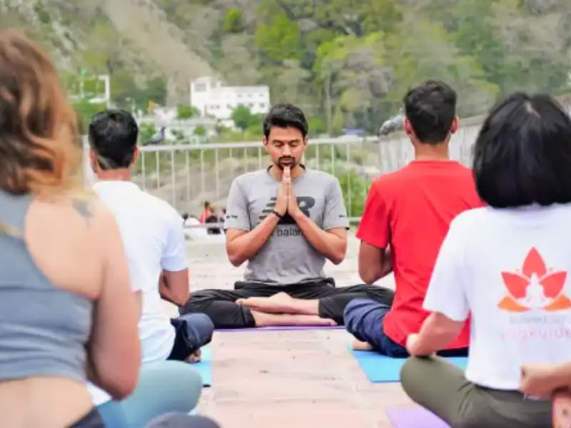 300 timmars Hatha Yoga-lärarutbildning