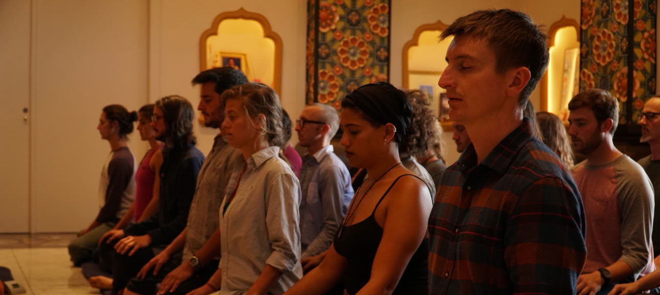 Att finna lugn och insikt genom andningen: en guidad meditationsretreat