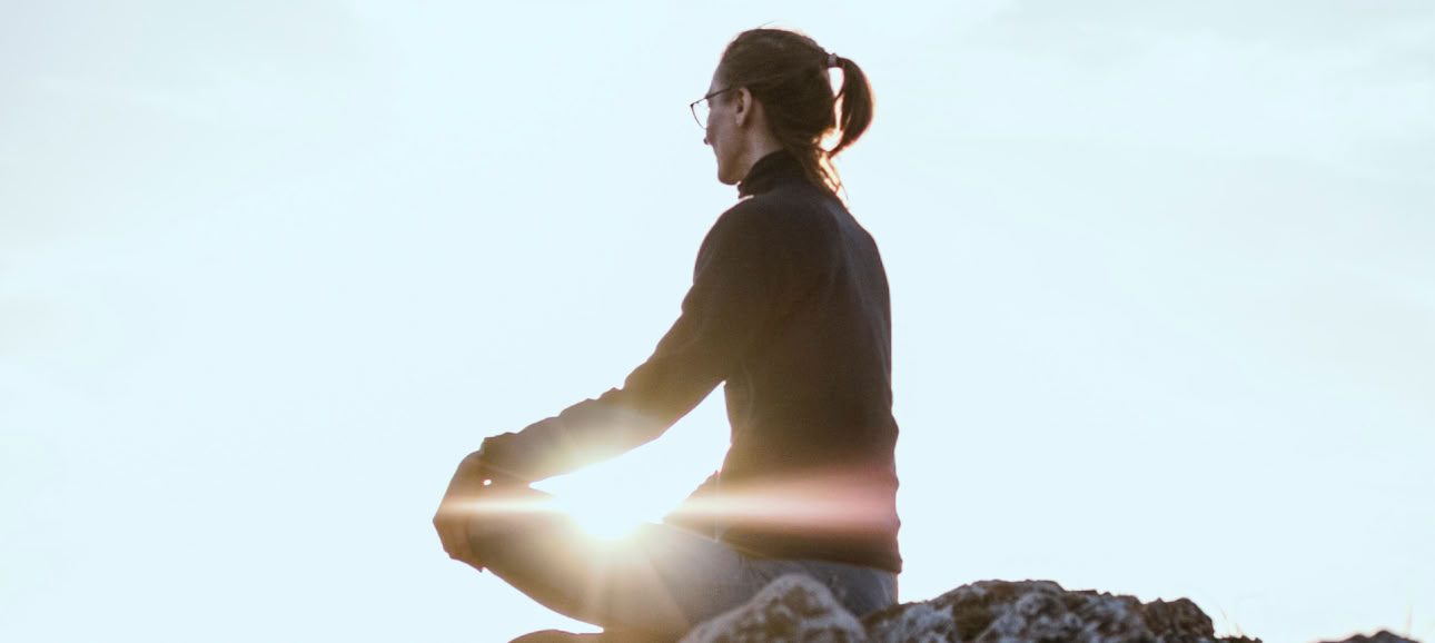 Mellanmedvetenhetens hjärta: en tyst meditationsretreat
