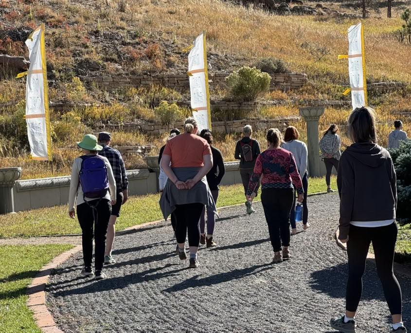 Att vända sig inåt: en yogaretreat på hösten