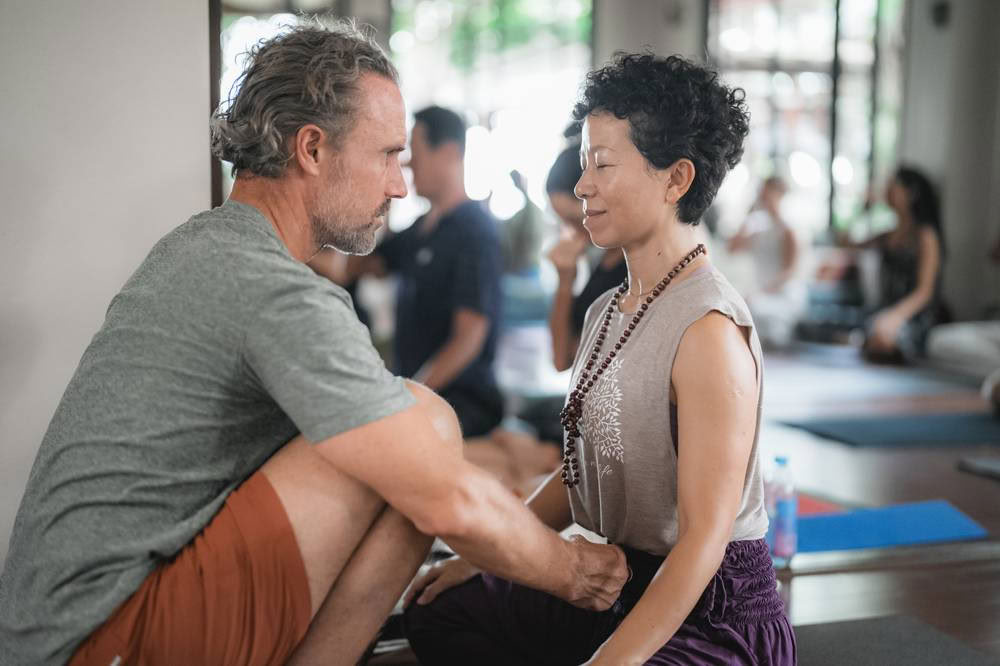 Andnings- och pranayama-lärarutbildning med certifiering