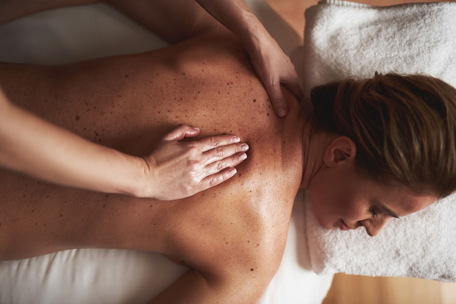 CNT ryggmassage för läkning