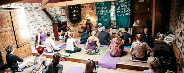 Din heliga feminina kraft - Kundaliniyogaretreat