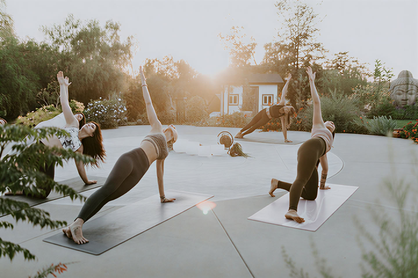 Storslagen invigning av Divine Yoga Properties
