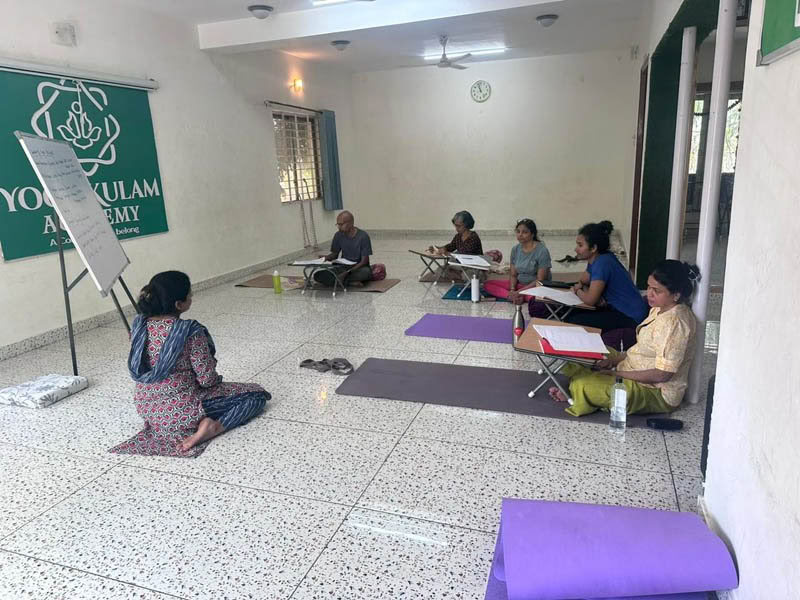 200-timmars helg-yoga TTC i Bengaluru