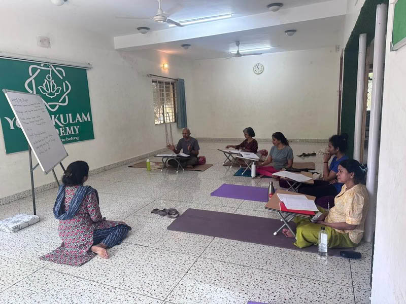 200-timmars helg-yoga TTC i Bengaluru
