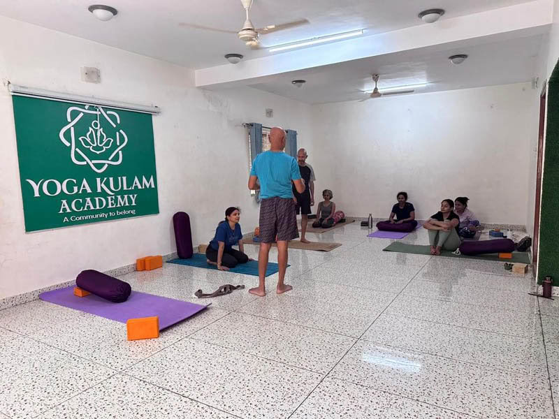 200-timmars helg-yoga TTC i Bengaluru