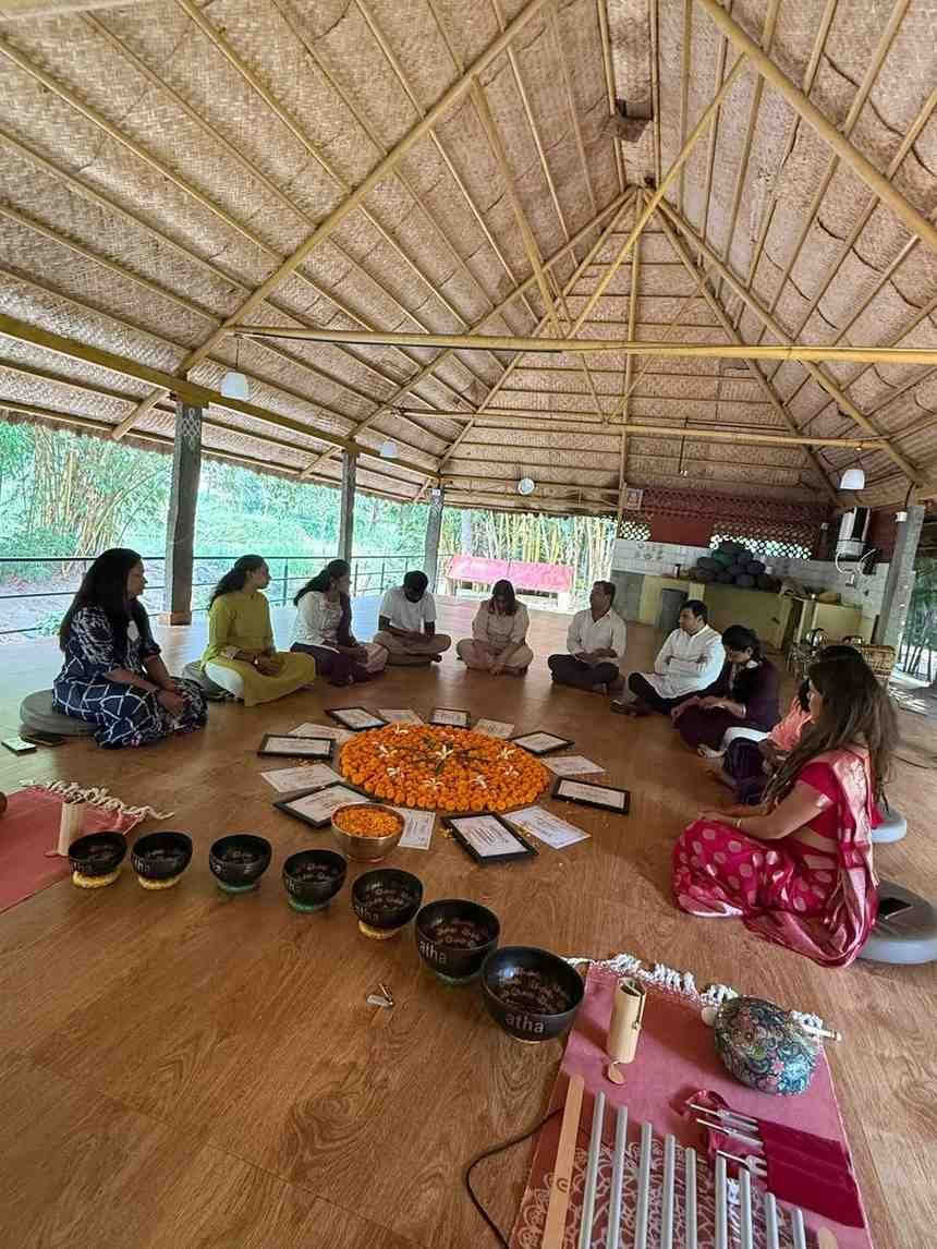 Ljudhelande meditationskurs i Mysore