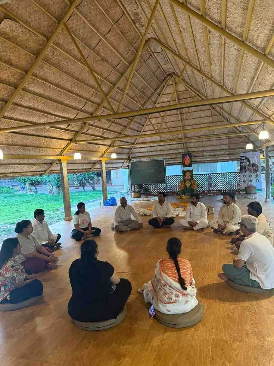 Ljudhelande meditationskurs i Mysore