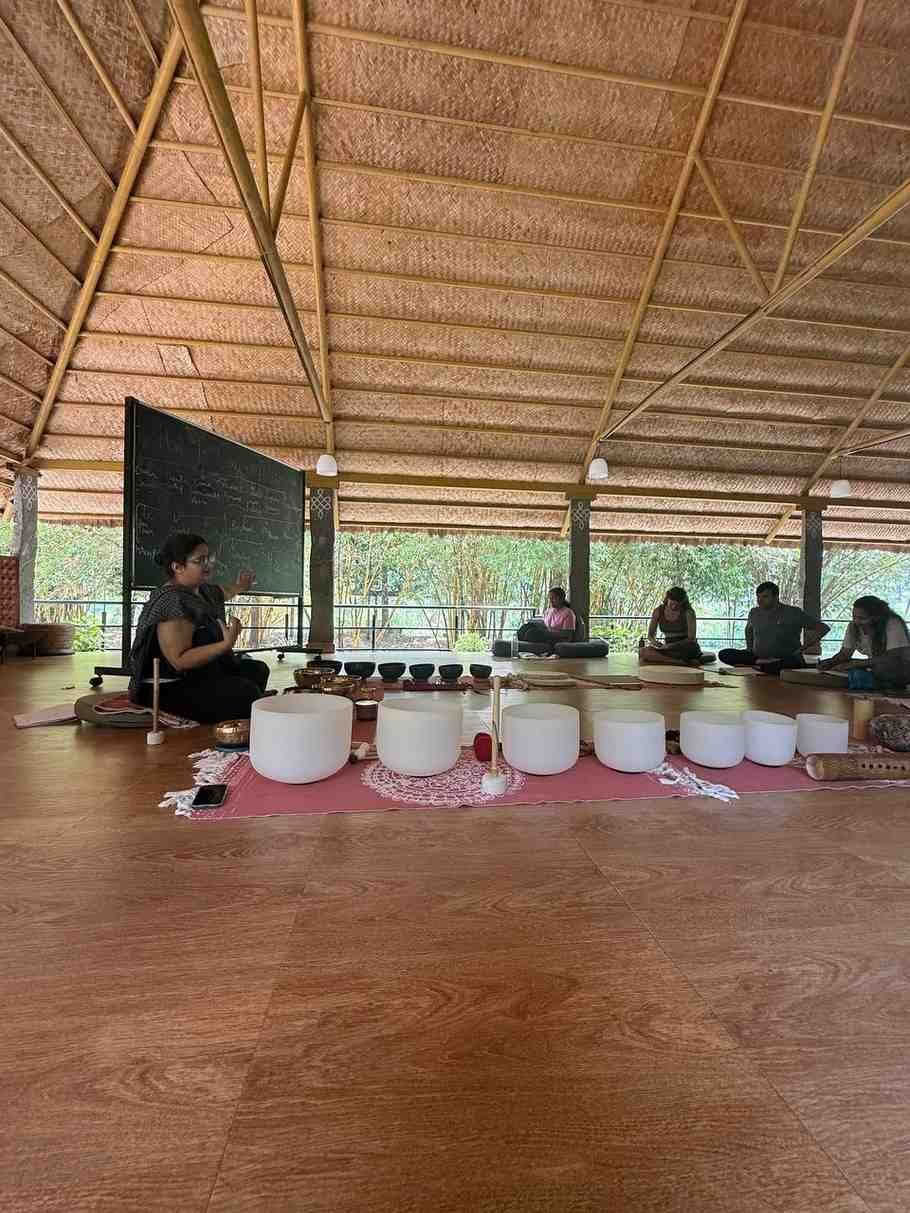 Ljudhelande meditationskurs i Mysore