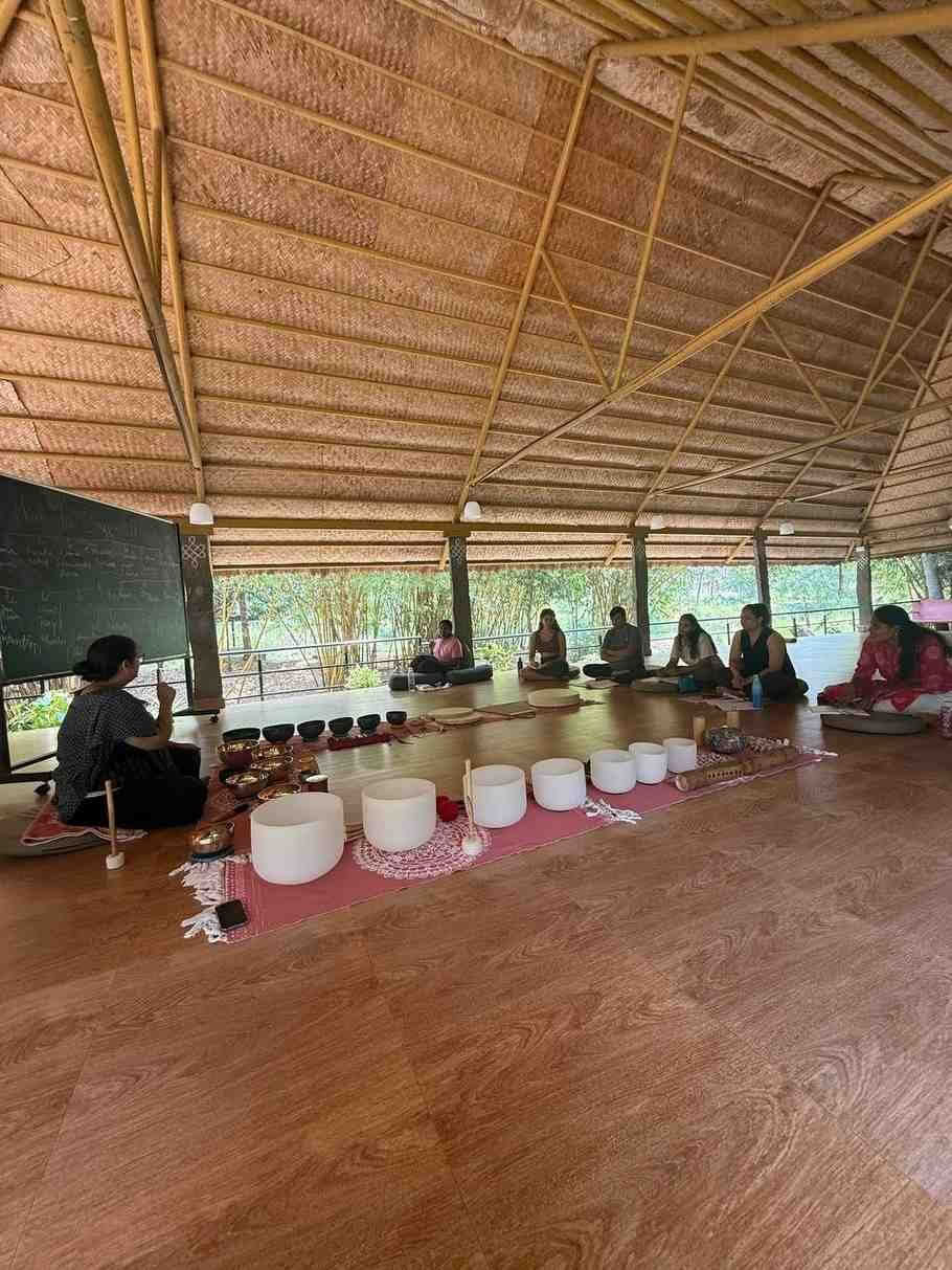 Ljudhelande meditationskurs i Mysore