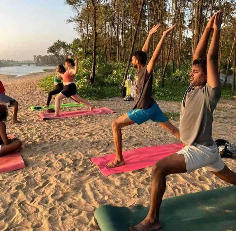 100 timmars yogalärarutbildning i Kerala