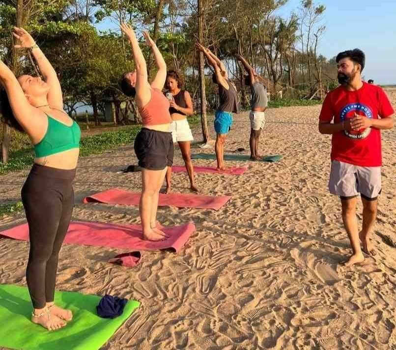 100 timmars yogalärarutbildning i Kerala