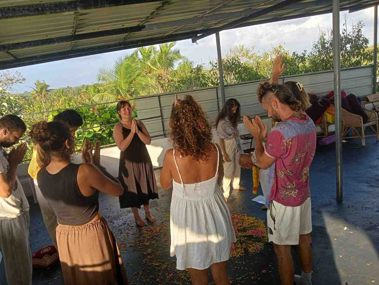 100 timmars yogalärarutbildning i Kerala