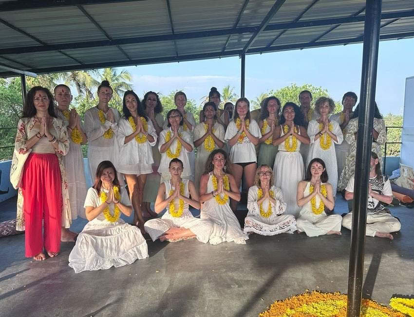 100 timmars yogalärarutbildning i Kerala