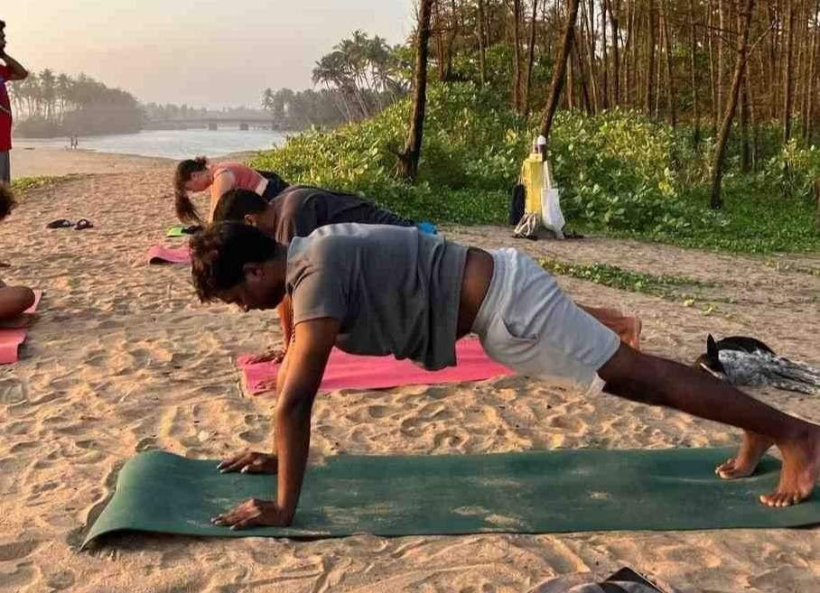 500 timmars yogalärarutbildning i Kerala