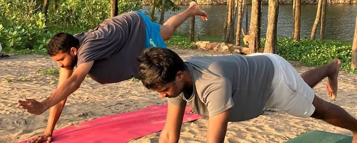 500 timmars yogalärarutbildning i Kerala