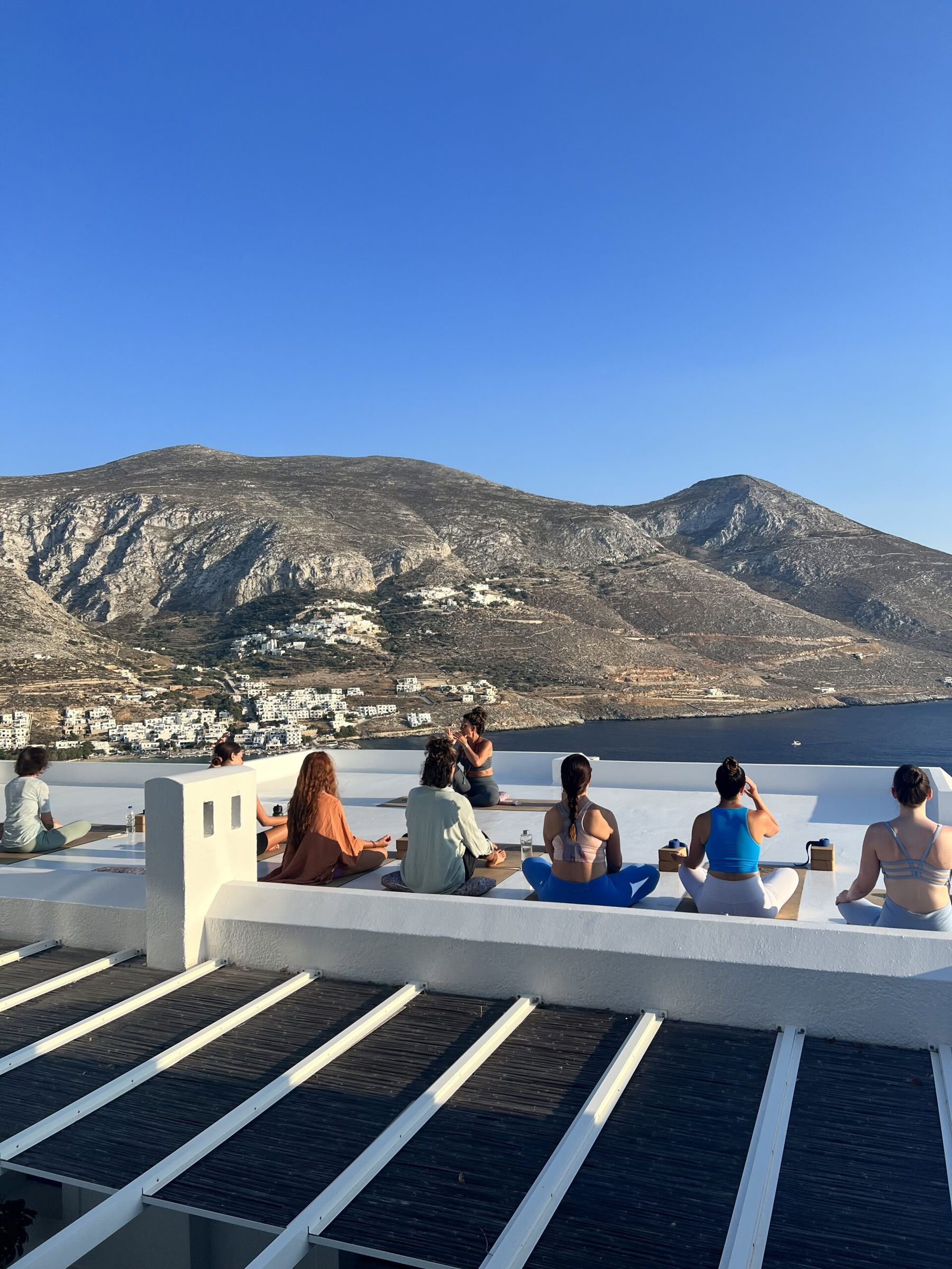 Konsten att ta emot: Fullmåne i Vattumannen på Amorgos