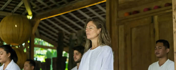 Balinesisk andningsövning och självläkande meditation i Umalas