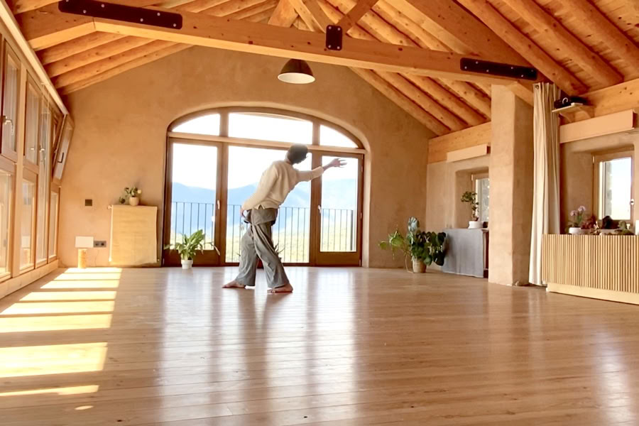 Dansande natur: rörelse-, yoga-, konst- och vandringsretreat