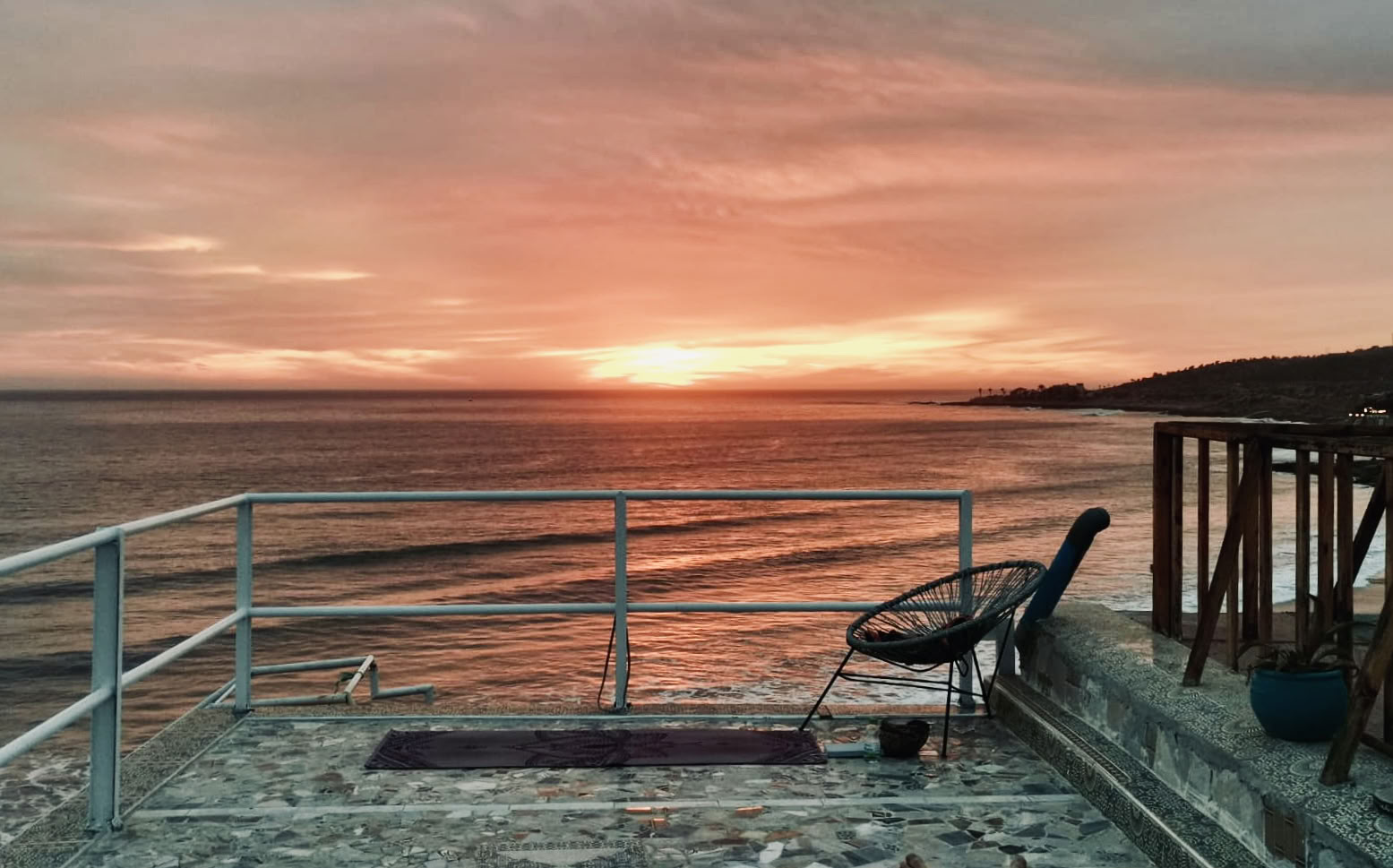 Surf- och yogaretreat