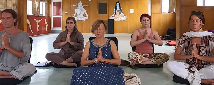 100 timmars pranayama-lärarutbildning i Rishikesh