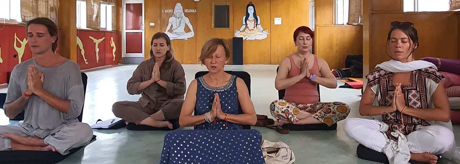 500-timmars yogalärarutbildning i Rishikesh – 3 feb