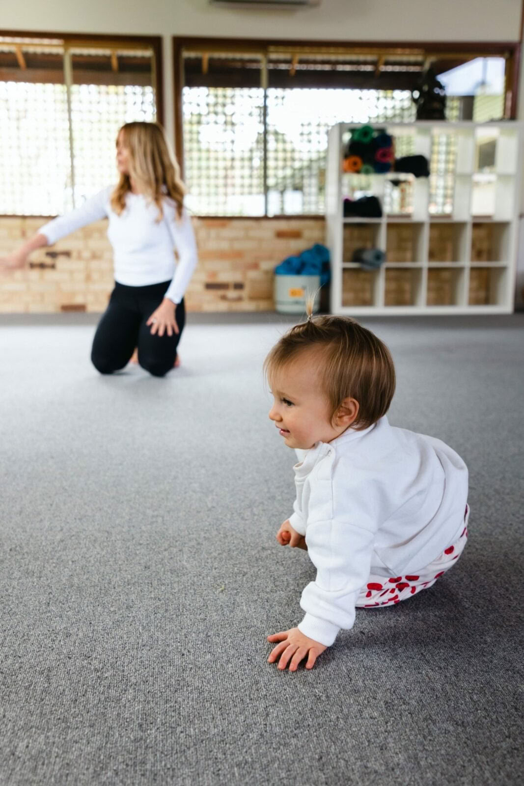 Yoga-kurs för mammor och bebisar